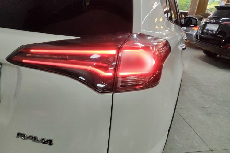 Used Toyota RAV4 2016 2.0L CVT Two-Wheel Drive Fashion Edition China V Standard