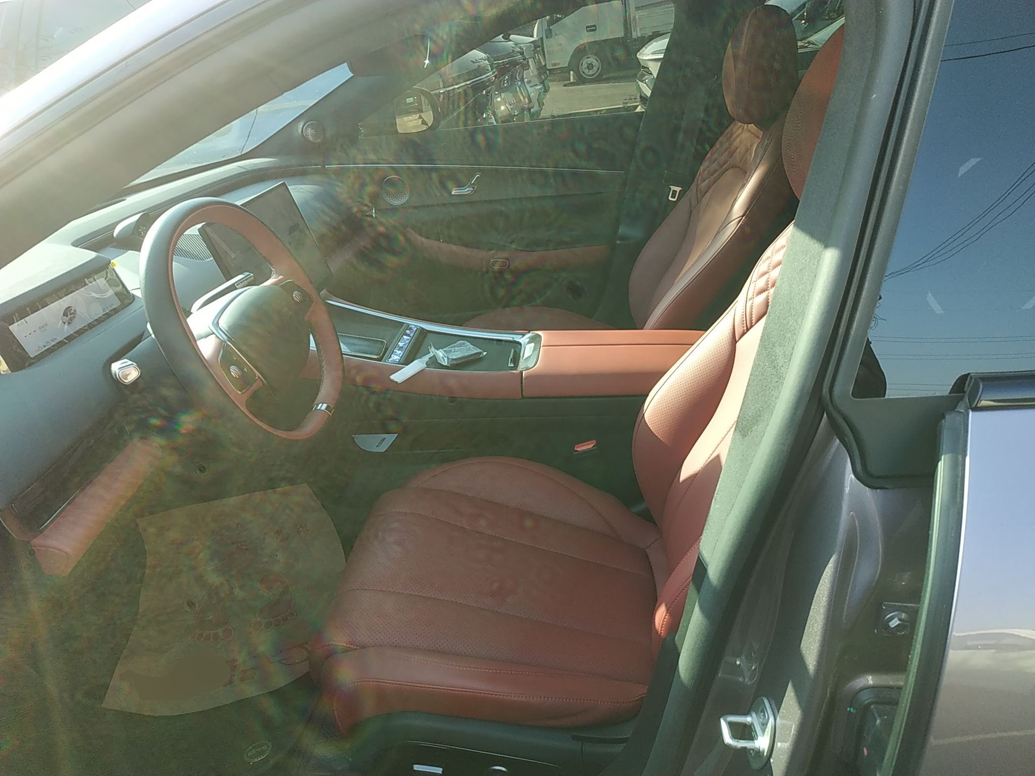 المقاعد الأمامية داخل السيارة