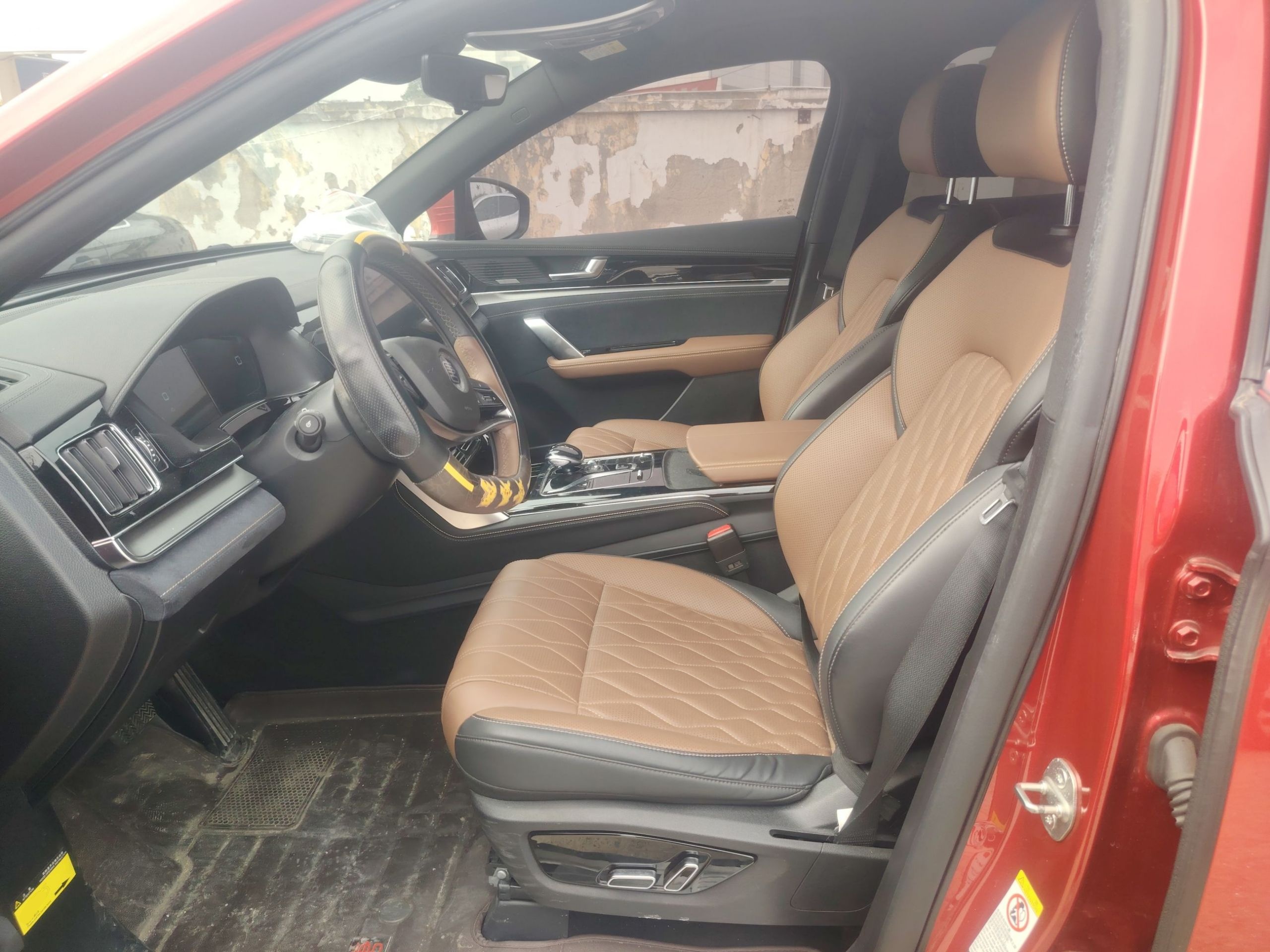 Переднее сиденье в автомобиле