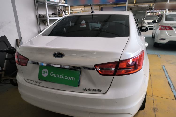 Used Ford Escort 2015 1.5L Automatic Fashion Model
