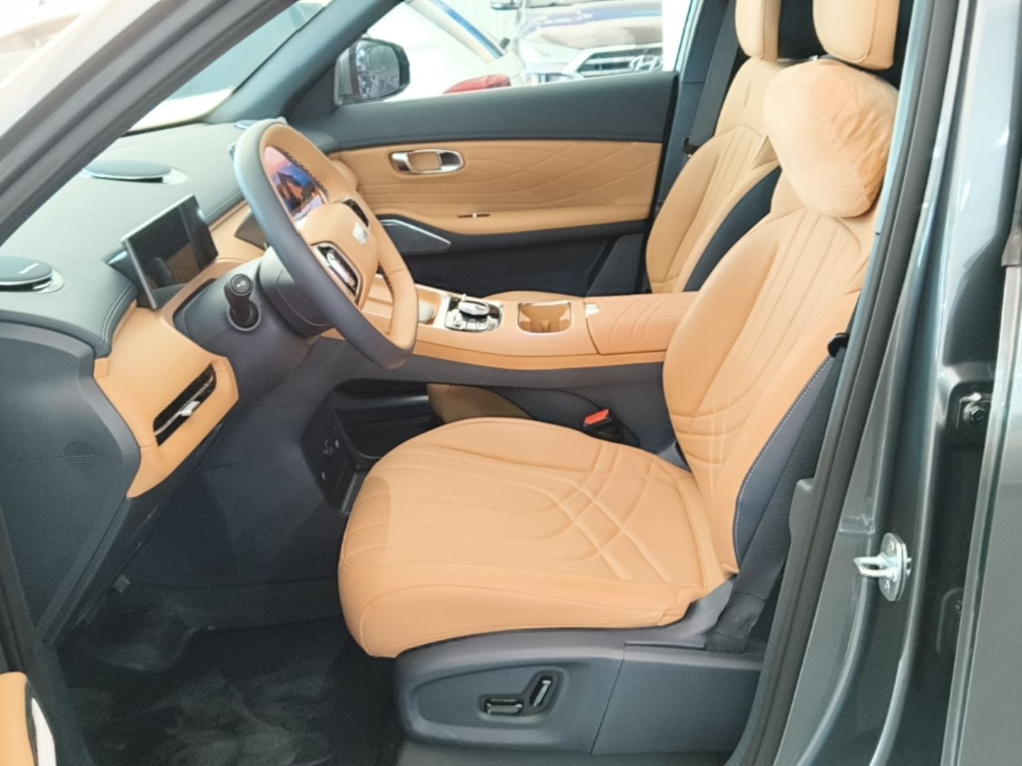Geely Galaxy Xingjian 7 EM-i 2025 120km Launch+ Version — снимка 17