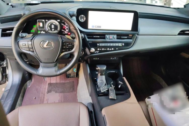 Used Lexus ES 2022 300h Deluxe Edition Center Console