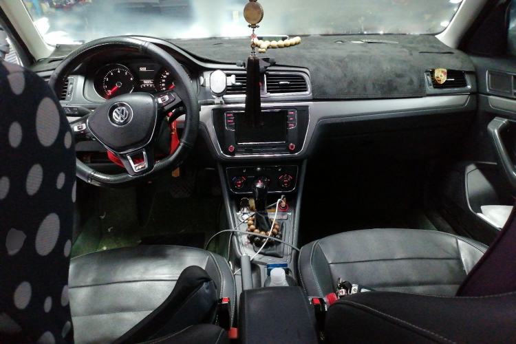 Used Volkswagen Lavida 2017 230TSI DSG Comfort Edition Center Console