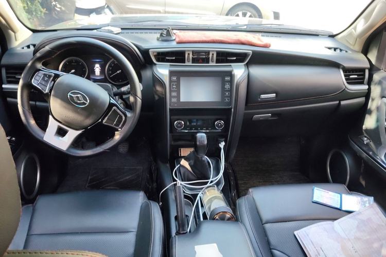 Used Huanghai Da Niu 2022 2.8T Pioneer Edition Manual Diesel 2WD Value-Driven Flat-Bed Cargo Box JE493ZLQ6H Center Console