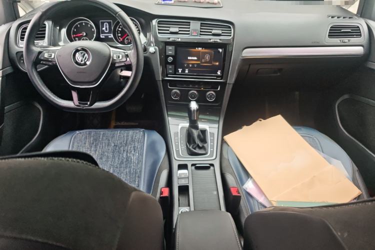 Used Volkswagen Golf 2019 280TSI DSG Comfort Version China VI Standard Center Console