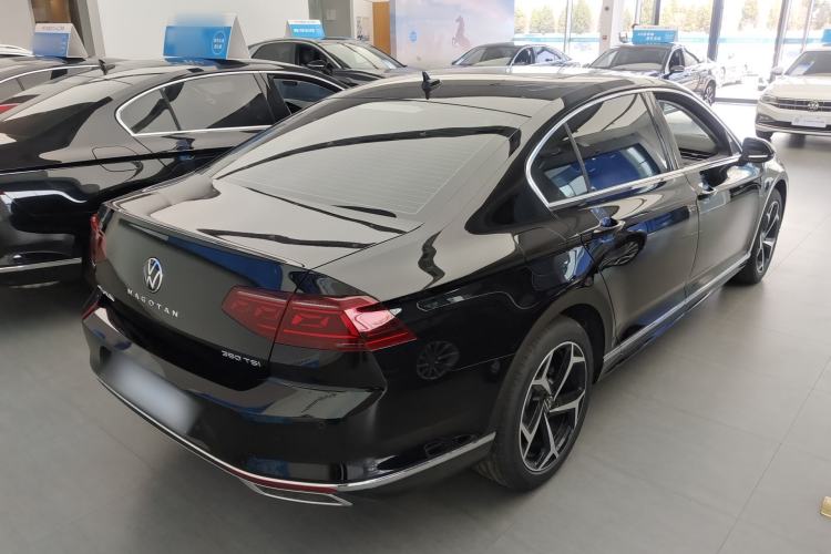 Used Volkswagen Magotan 2026 30 Million Vehicles Selected Model 380TSI DSG Luxury Edition Rear Right 45 Deg