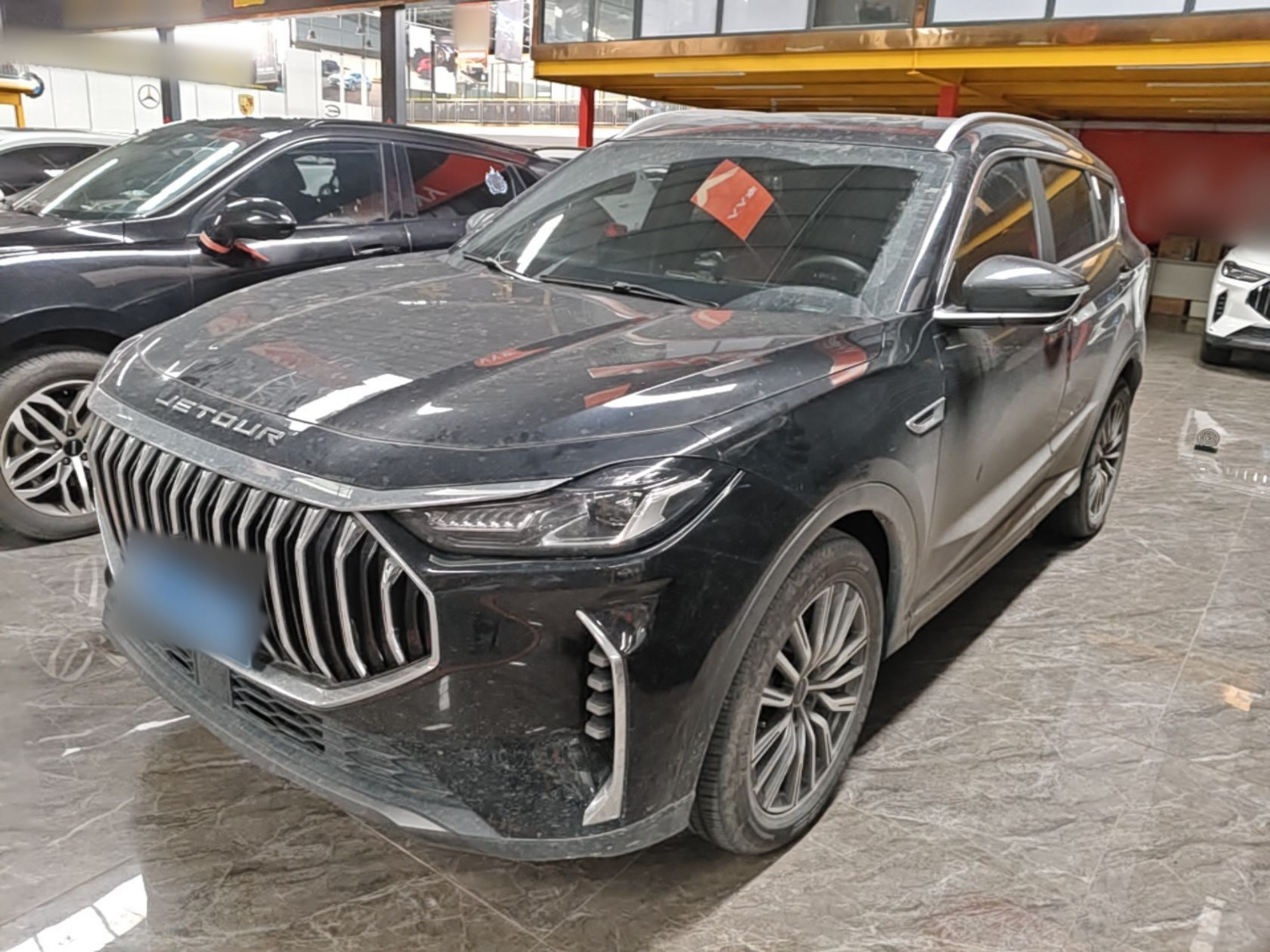 Под передней частью автомобиля