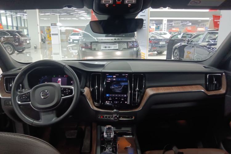 Used Volvo XC60 2022 B5 4x4 Smart Luxury Edition