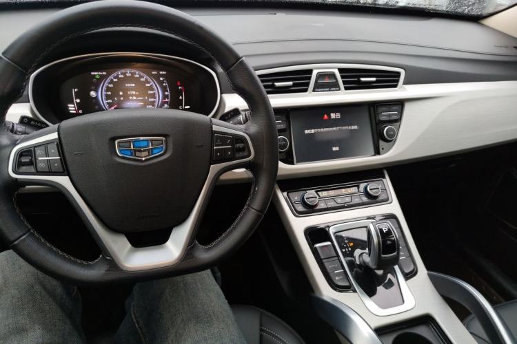 Used Geely Auto Emgrand X7 Sport 2020 1.8TD DCT Two-Wheel Drive Smart Connect 4G-Enabled Version Center Console