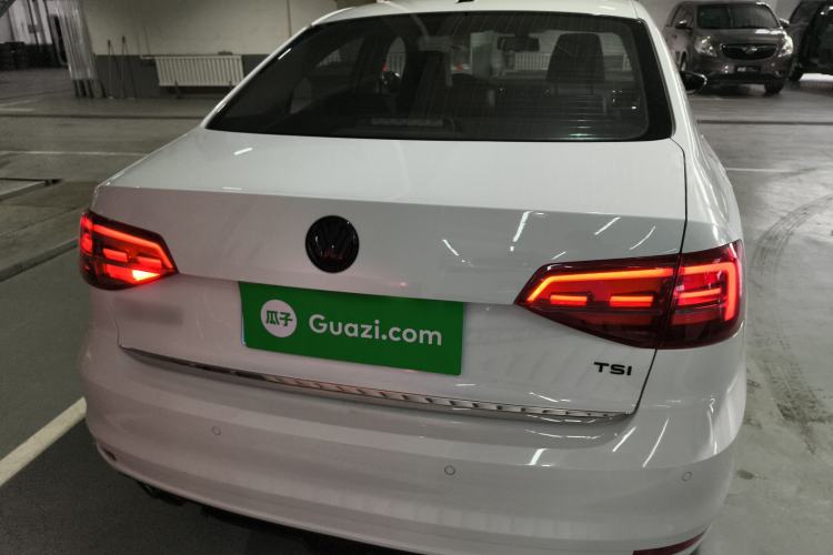 Used Volkswagen Sagitar 2015 230TSI Automatic Luxury Model
