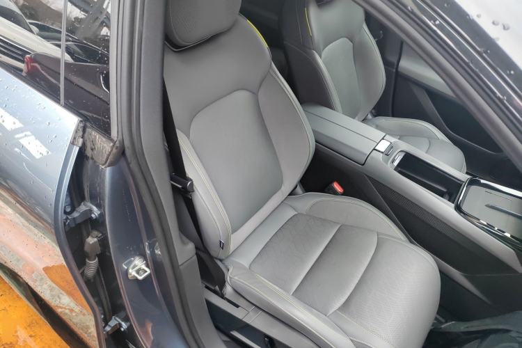 Used Lynk & Co 08 EM-P 2025 220 km All-Wheel-Drive Performance Halo