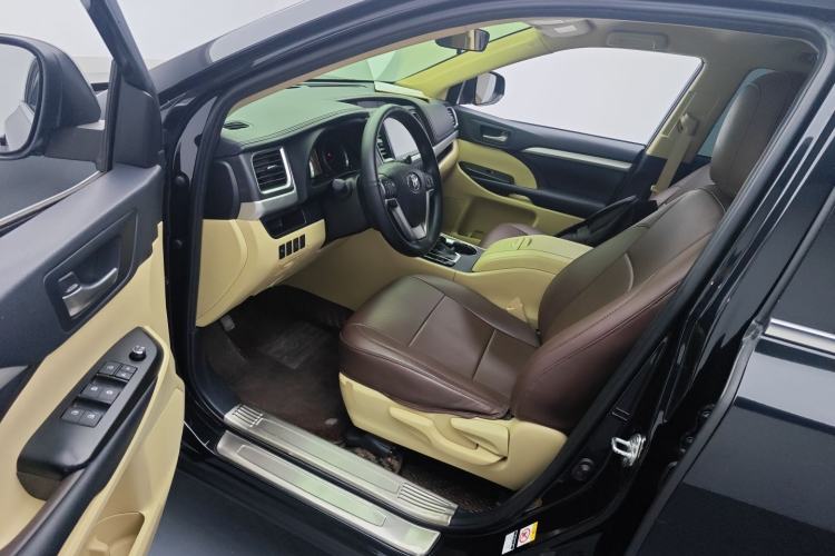 Used Toyota Highlander 2018 2.0T Two-Wheel Drive Elite Version 5 Seats China VI Standard