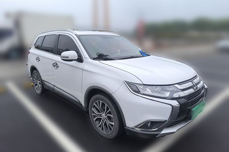 Used Mitsubishi Outlander 2018 2.4L 4x4 Elite Edition 5 Seats Front Right 45 Deg