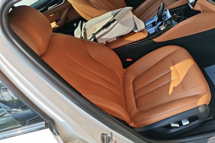 Used BMW 5 Series 2019 530Li Leading Model M Sport Package Right Front Seat