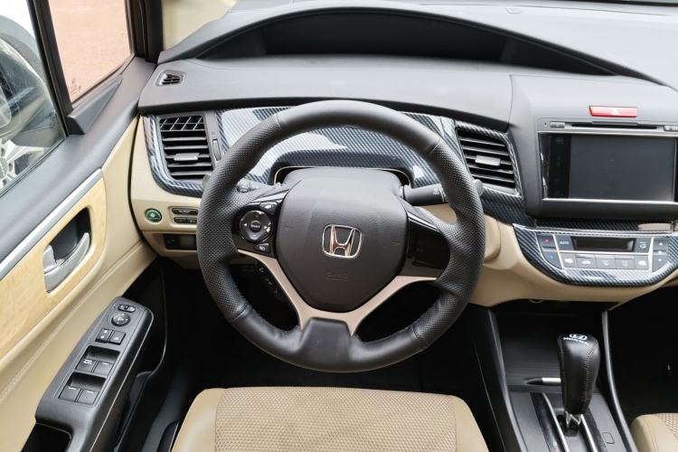Used Honda Jade 2013 1.8L automatic Comfort version 5 seats Steering Wheel