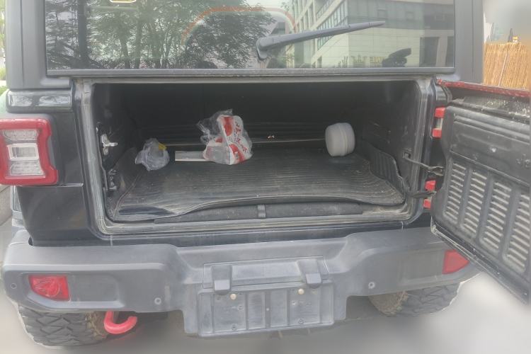 Used Jeep Wrangler 2019 2.0T Sahara 4-Door Version China V Standard Trunk