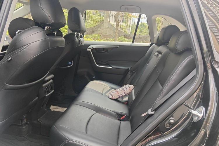 Used Toyota Wildlander 2022 2.0L CVT Two-Wheel Drive Leading Edition Interior 4