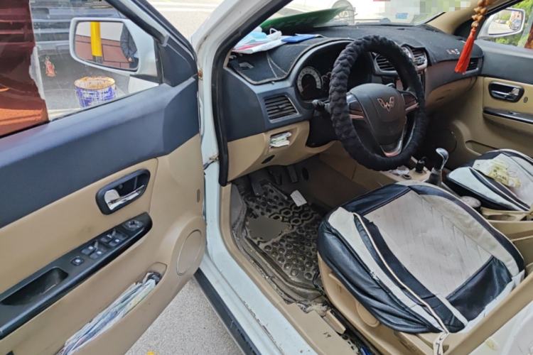Used Wuling Hongguang 2014 1.5L Base Version Driver Seat