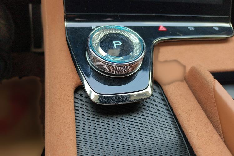 Used VOYAH PASSION 2024 PHEV Four-Wheel Drive Ultra-Long Range Flagship Model
