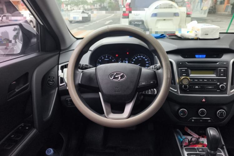 Used Hyundai ix25 2015 1.6L Automatic Two-Wheel Drive Fashionable GS Model Steering Wheel