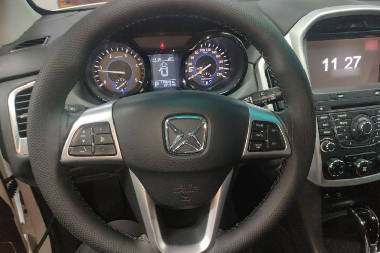 Used JMC Yusheng S350 2013 2.4T Automatic 4x4 Diesel Luxury 5-Seater Steering Wheel