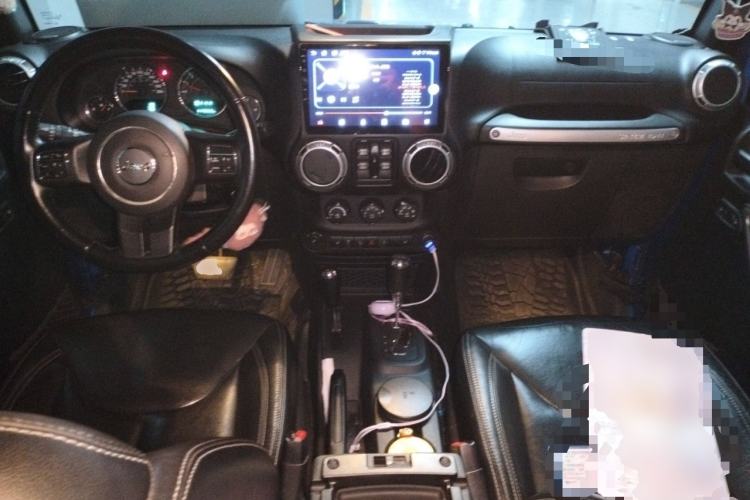 Used Jeep Wrangler 2015 3.0L Sahara Four-Door Comfort Edition Center Console