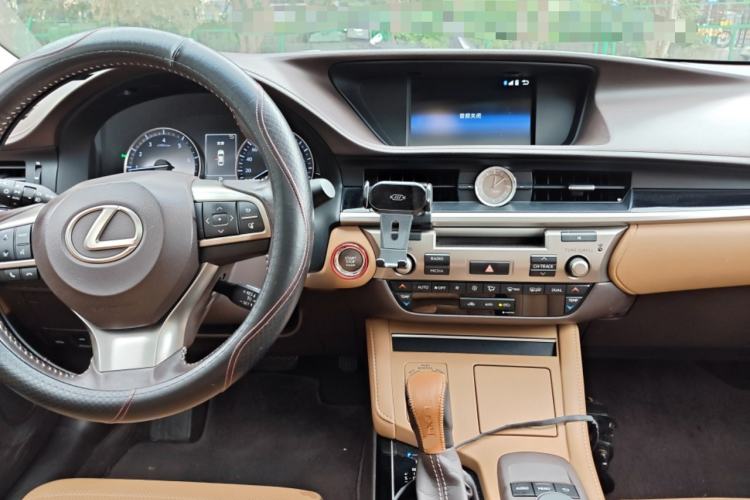 Used Lexus ES 2015 200 Elite Edition Center Console