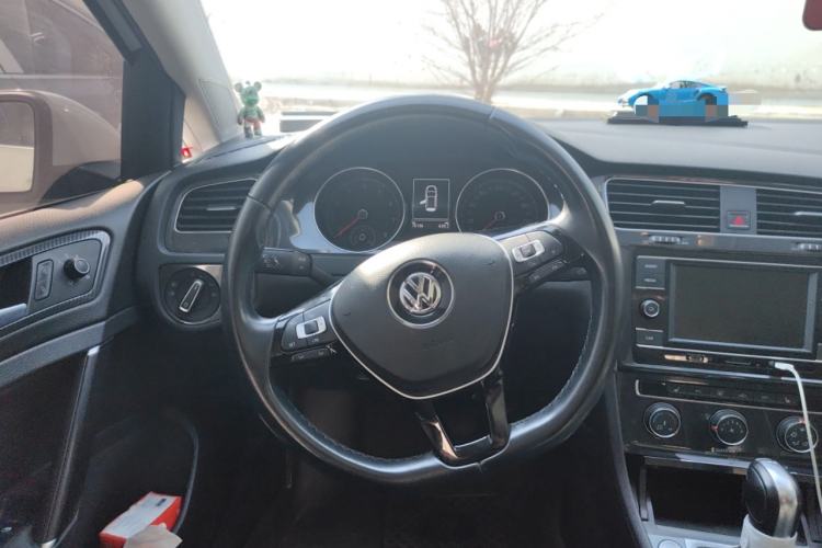 Used Volkswagen Golf 2018 230TSI Automatic Luxury Version
