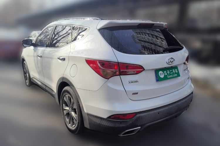 Used Hyundai Santa Fe 2013 2.4L Automatic 4x4 Smart Version Rear Left 45 Deg