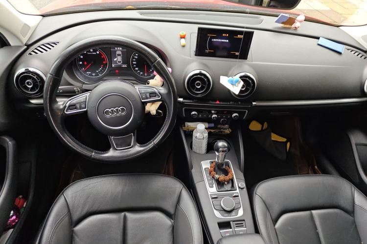 Used Audi A3 2016 Limousine 35 TFSI Style Edition Center Console