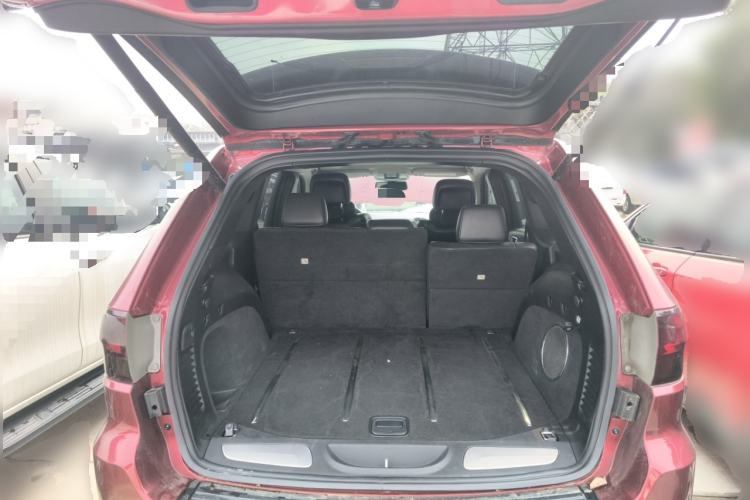 Used Jeep Grand Cherokee SRT 
