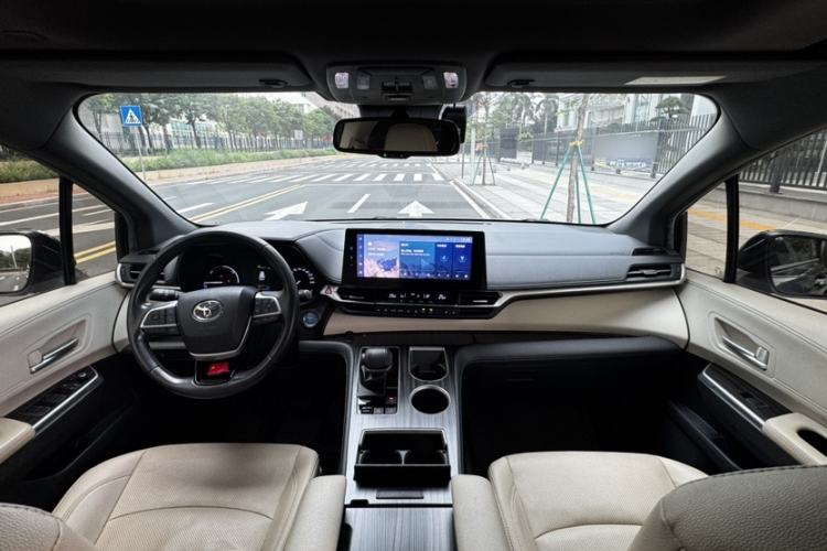 Used Toyota SIENNA 2021 2.5L Hybrid Premium Edition Interior 4