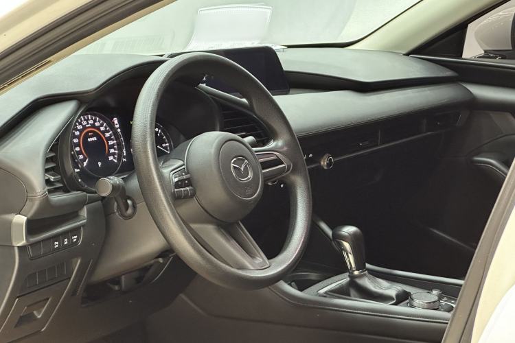 Used Mazda 3 Axela 2020 1.5L Automatic ZhiMei Edition Interior 2