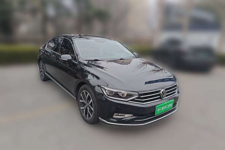 Used Volkswagen Magotan 2020 330TSI DSG Leading Model Front Right 45 Deg