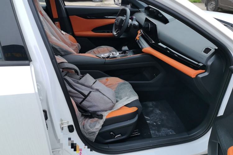 Used CHANGAN UNI-V 2024 2.0T High-Performance Version Right Front Seat