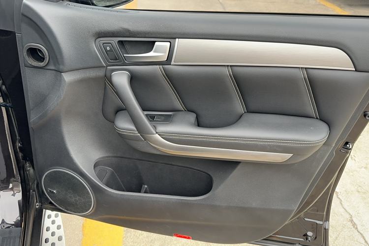 Used Haval H8 2017 2.0T Gasoline 4x4 Smart Enjoyment Version
