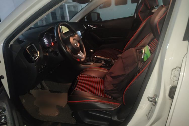 Used Mazda Mazda 3 Axela 2016 Sedan 1.5L Manual Luxury Model
