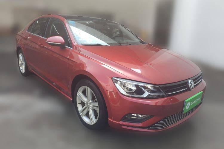 Used Volkswagen Lamando 2015 280TSI DSG Comfort Edition Front Right 45 Deg