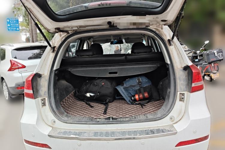 Used Haval H2 2016 Red-Label 1.5T Manual Two-Wheel Drive Luxury Model Trunk