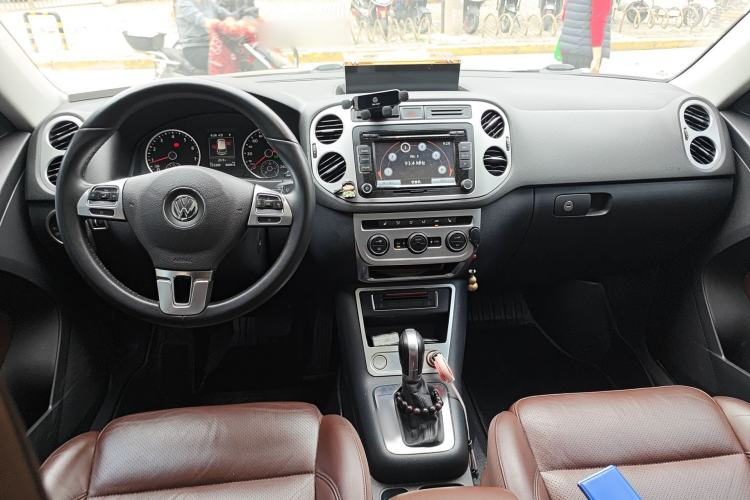 Used Volkswagen Tiguan 2016 300TSI Automatic All-Wheel Drive Luxury Edition Center Console