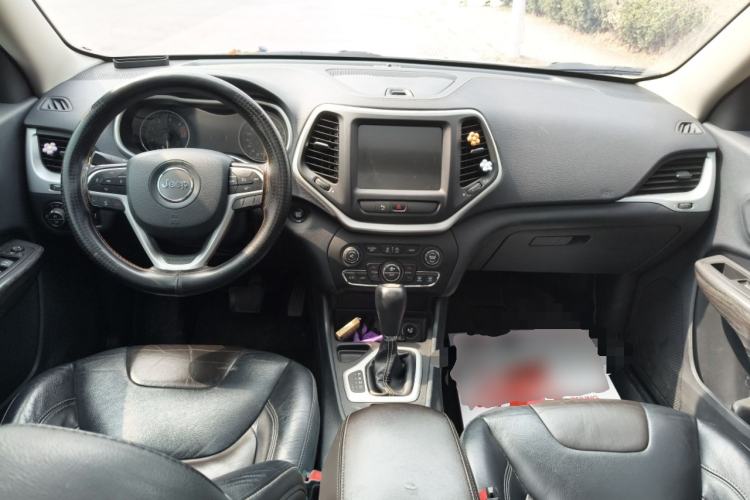 Used Jeep Cherokee 2016 2.4L Leading Smart Version
