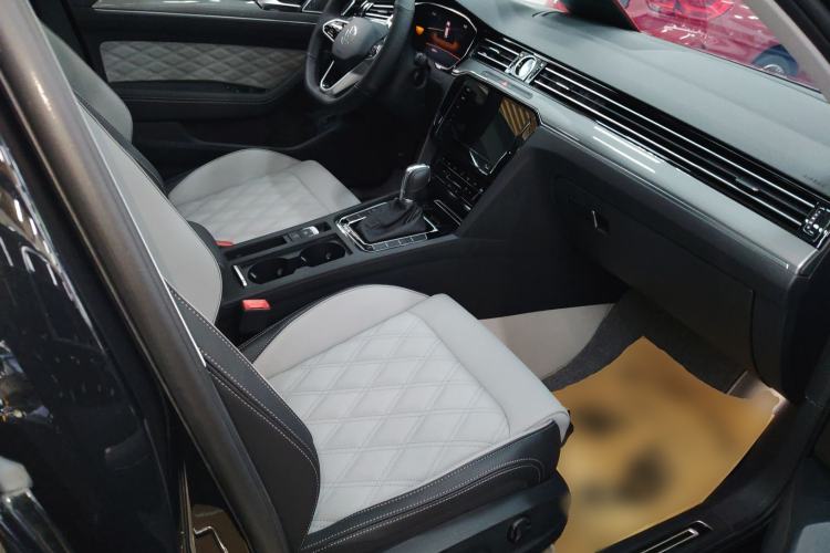 Used Volkswagen Magotan 2025 Zhongxiang Model 280TSI DSG Luxury Version
