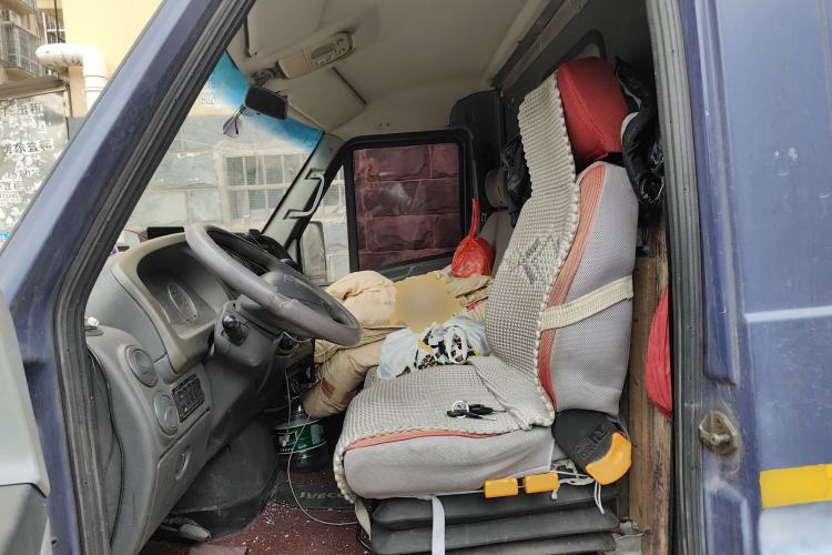 Used Iveco Power Daily 2013 2.8T-V36 Box Truck Left Front Seat