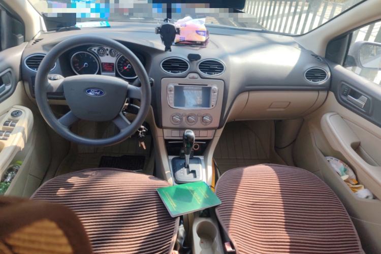 Used Ford Focus 2013 Sedan Classic 1.8L Automatic Base Model Center Console