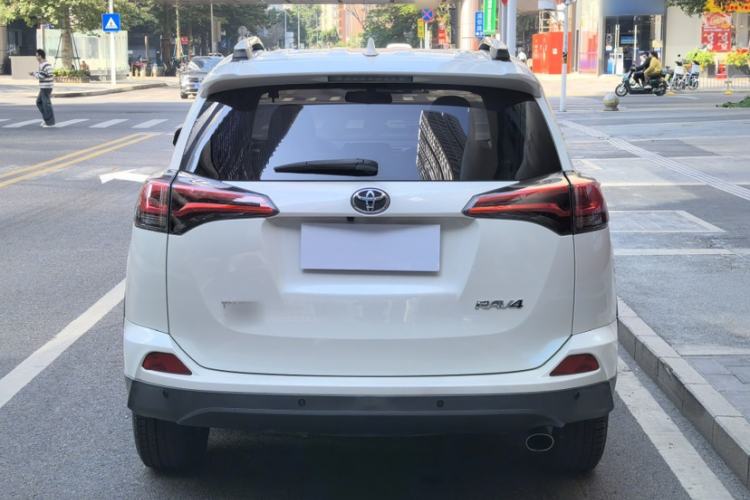 Used Toyota RAV4 2016 2.0L CVT Two-Wheel Drive Fashion Edition China V Standard
