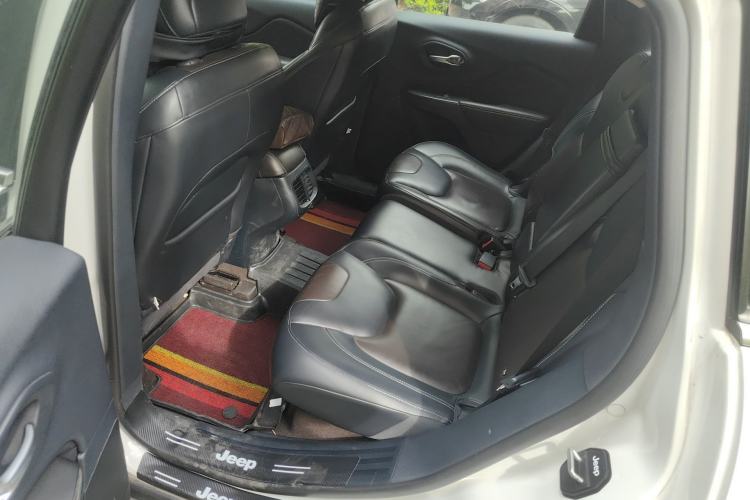 Used Jeep Cherokee 2016 2.4L Leading Edition Left Rear Seat