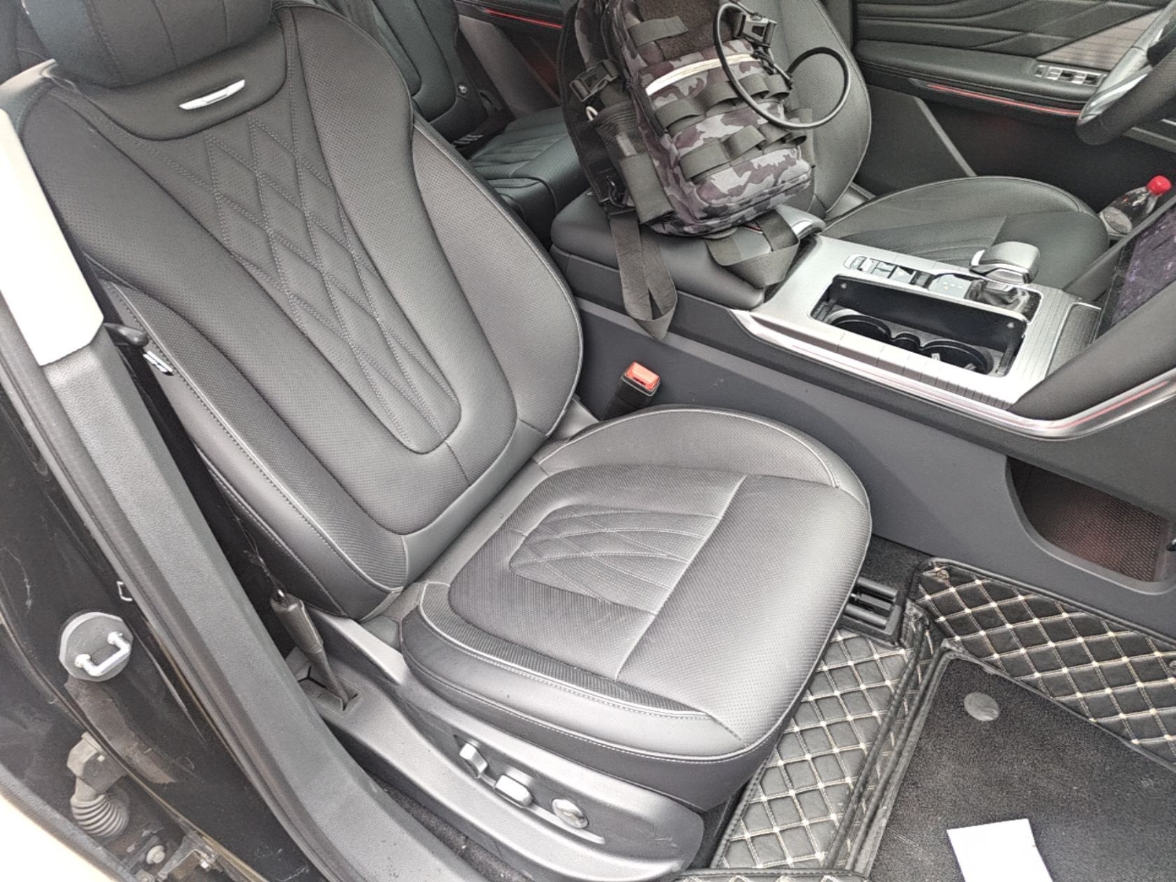 Hongqi HS7 PHEV 2024 2.0T PHEV Four-Wheel Drive Flagship Edition 7 Seats — снимка 19