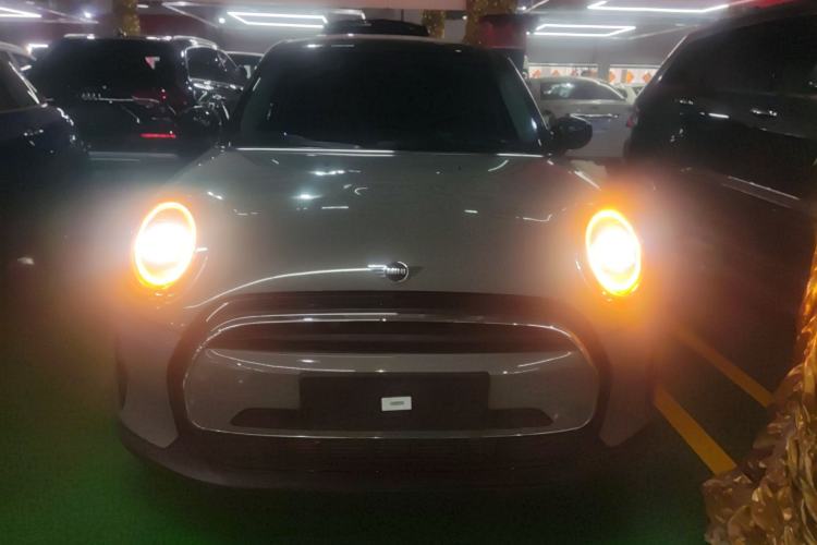 Used MINI MINI 2022 Updated 1.5T COOPER Artist Five-Door Edition
