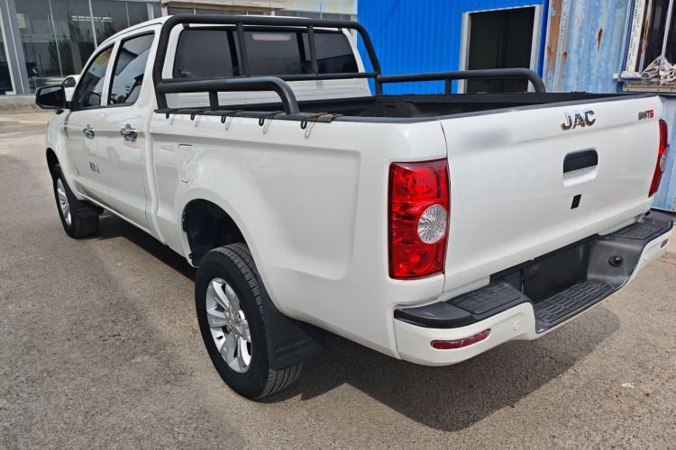 Used JAC Group T6 2022 2.0T Diesel Two-Wheel Drive Engineering Version with Long Wheelbase Exterior 2