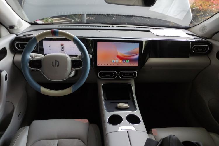 Used Leapmotor C11 2023 Pure Electric 500 Zhixing Edition Center Console